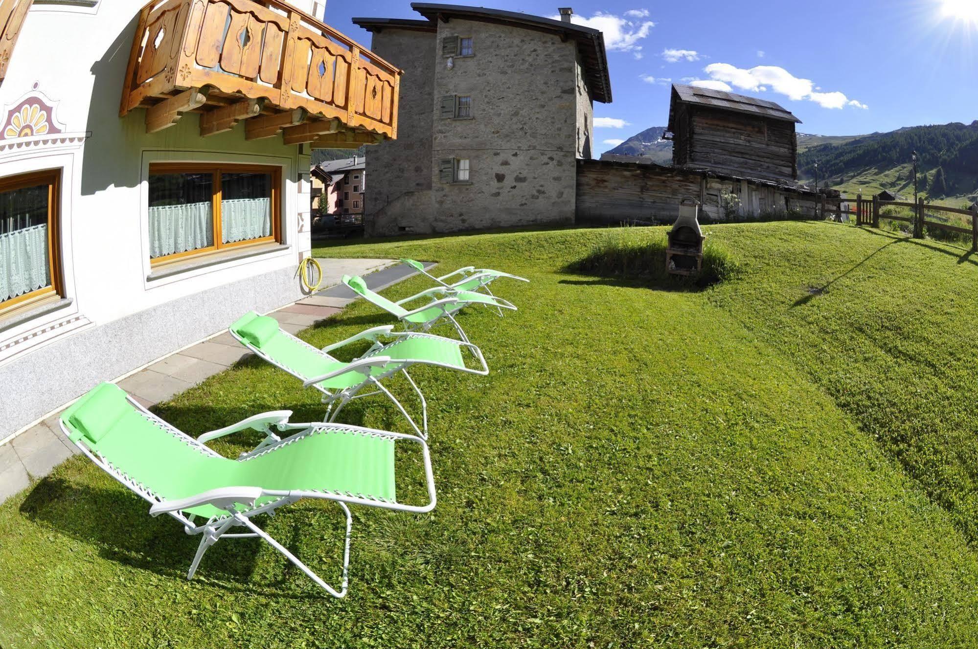 Alpen Royal By Livigno Accomodation Экстерьер фото